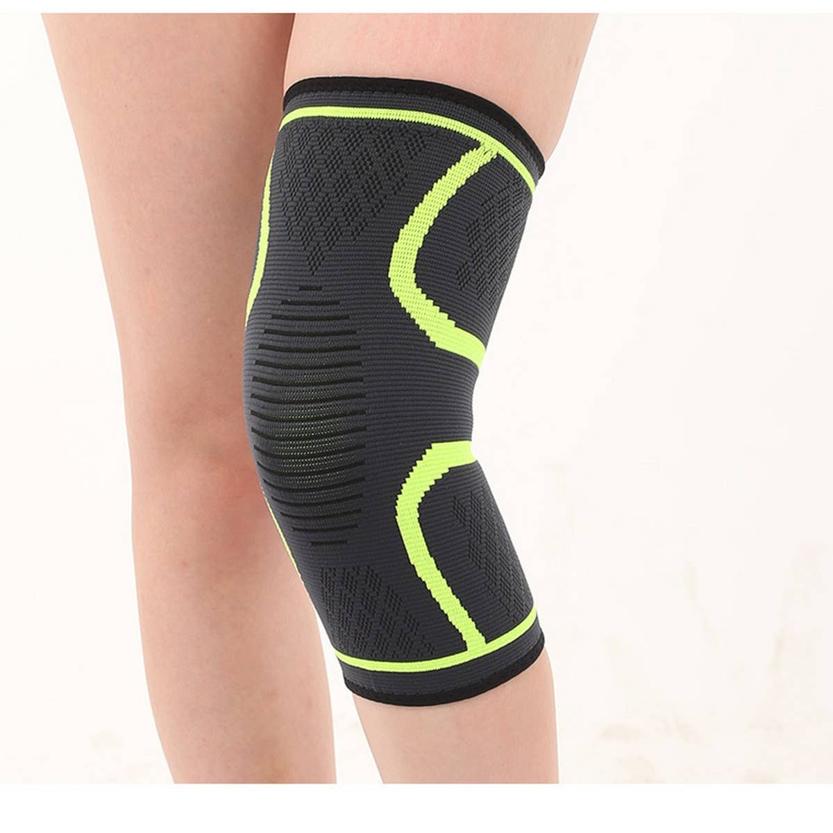 SPORT KNEE BRACE WITH ANTI SLIP ELASTIC SUPPORT_CWMM7880