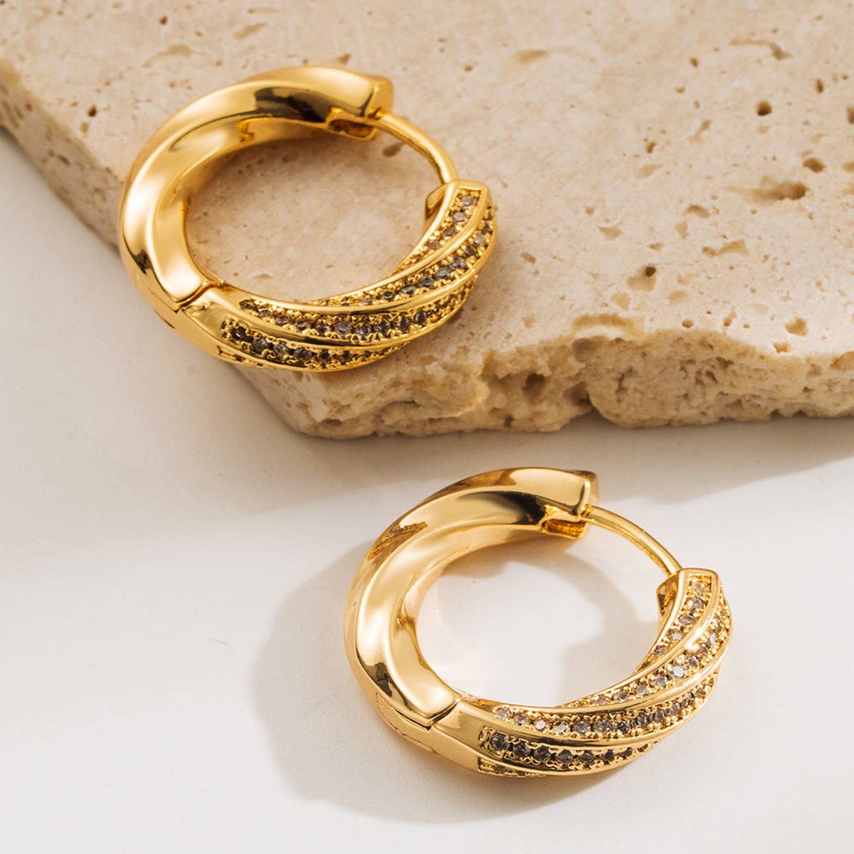 GOLD PLATED SQUARE U SHAPED STUD EARRINGS_CWMM8526