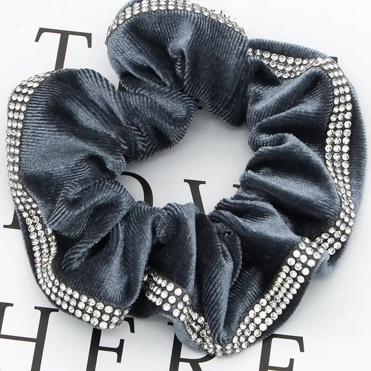 SOLID COLOR VELVET SCRUNCHIE_CWAHA0173