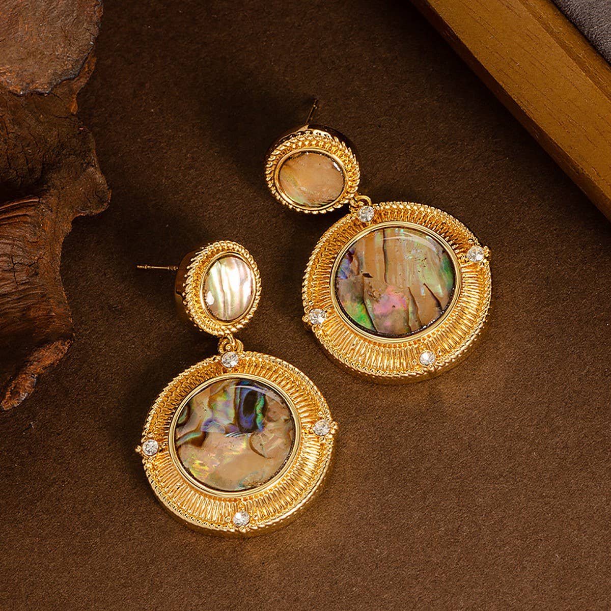 COLORFUL ABALONE EARRINGS WITH DIAMOND AND ZIRCON_CWMM4357