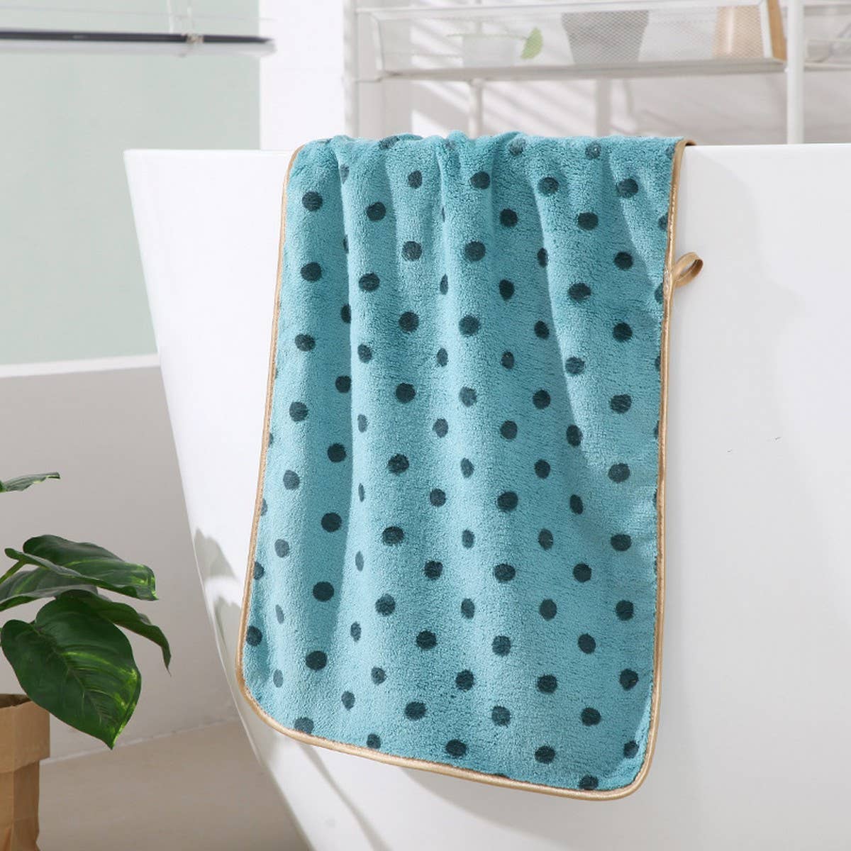 CORAL FLEECE POLKA DOT ABSORBENT FACE TOWEL_CWMM2267