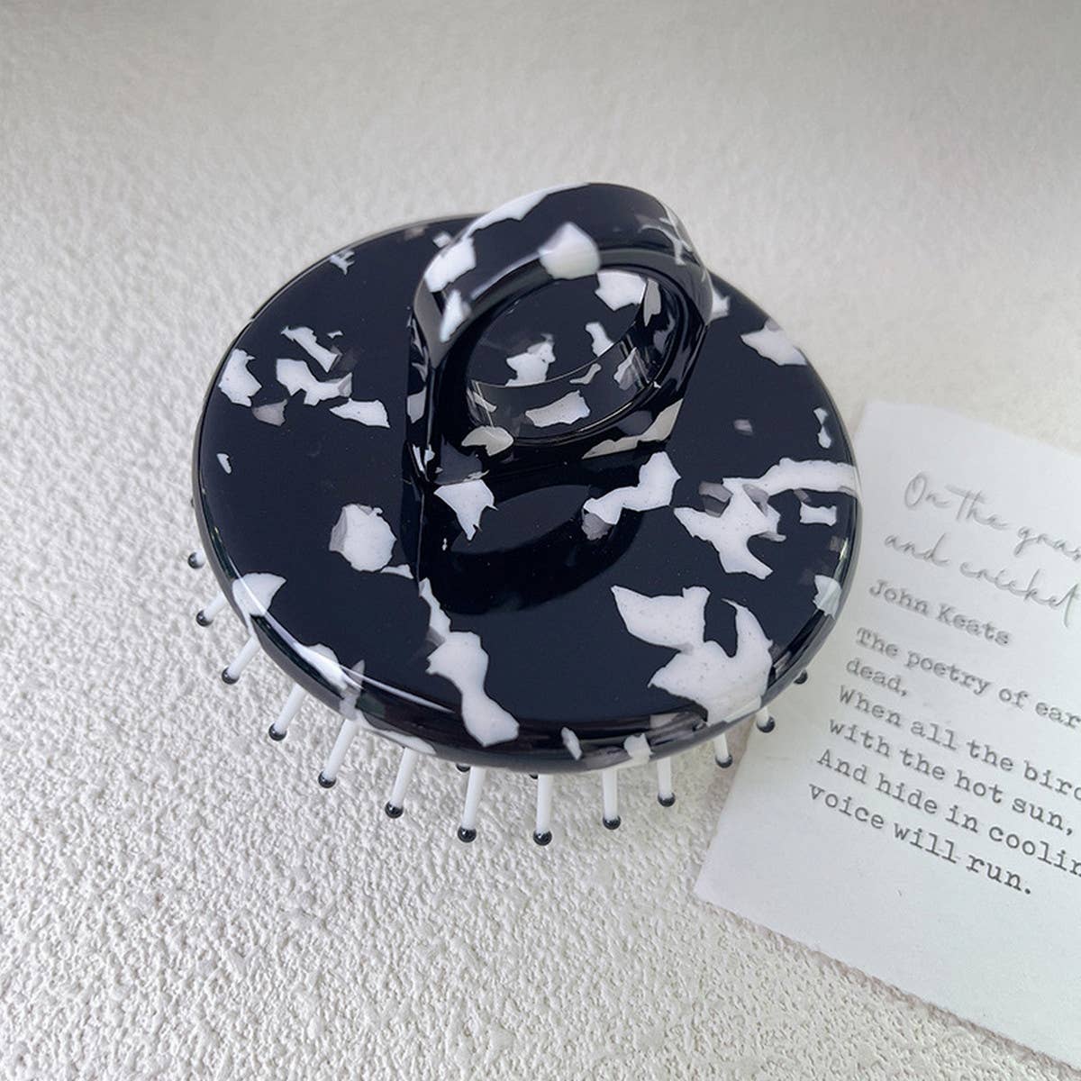 SIMPLE AND PORTABLE MASSAGE COMB_CWMM1083