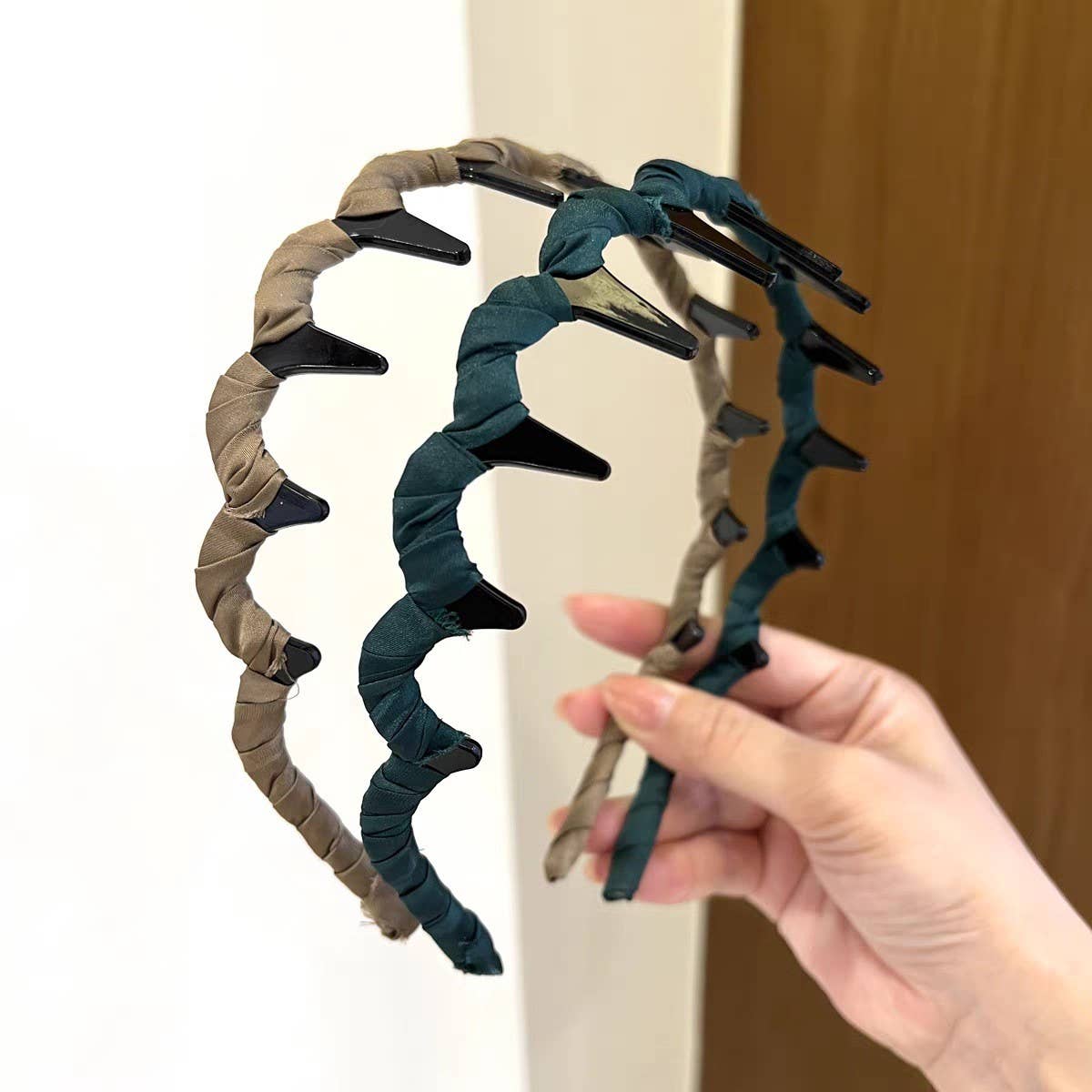 SIMPLE NON SLIP TOOTHED WAVY HEADBAND_CWAHA2844