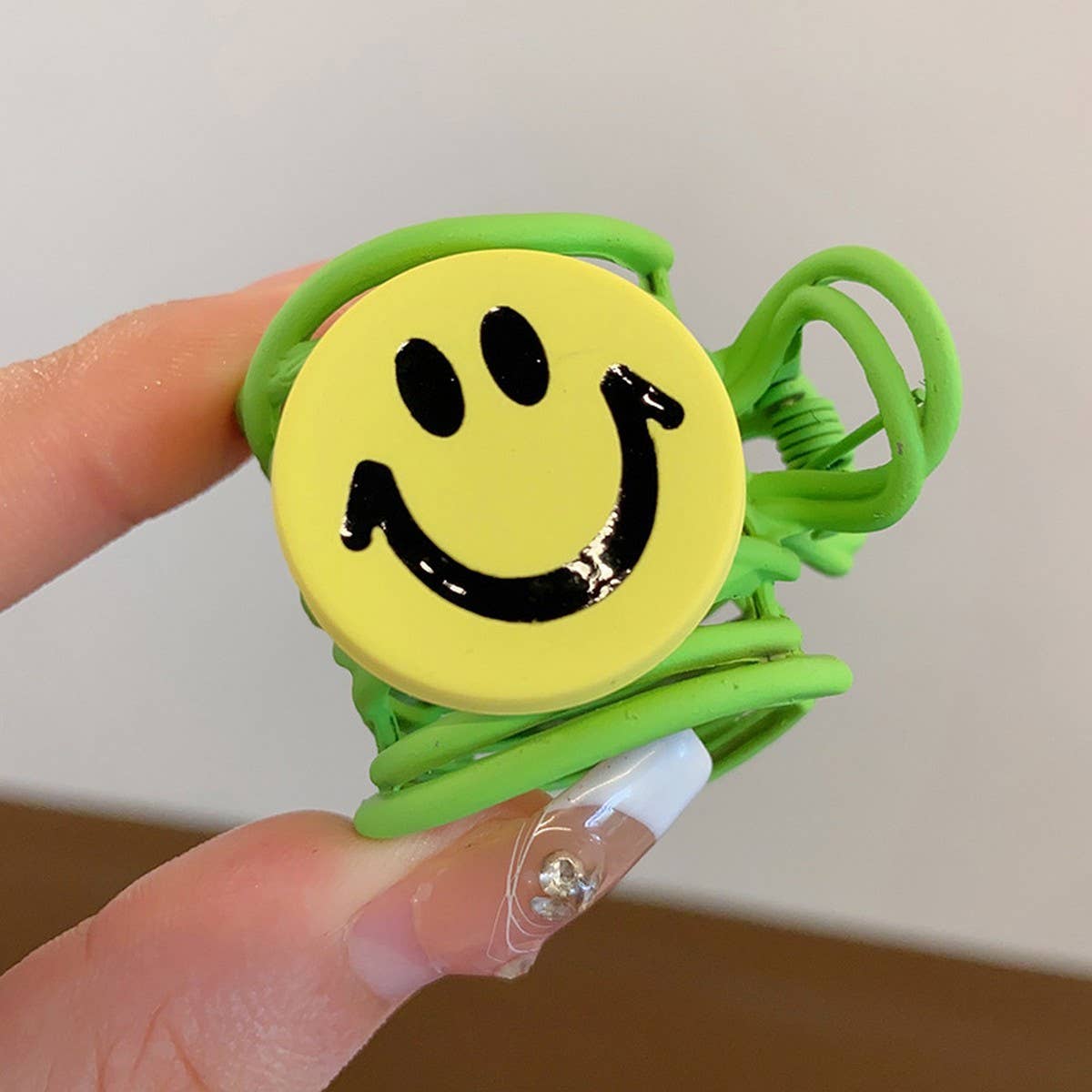 SMILEY FACE PONYTAIL HAIR CLAW CLIPS FOR WOMENS_CWAHA0291