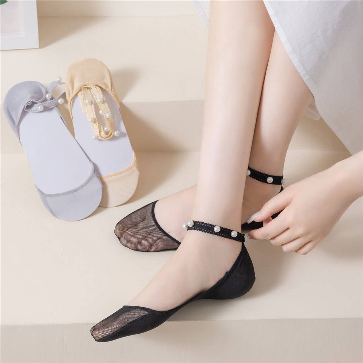 Women Pearl Lace Solid Color Invisible Socks_Cwms0495