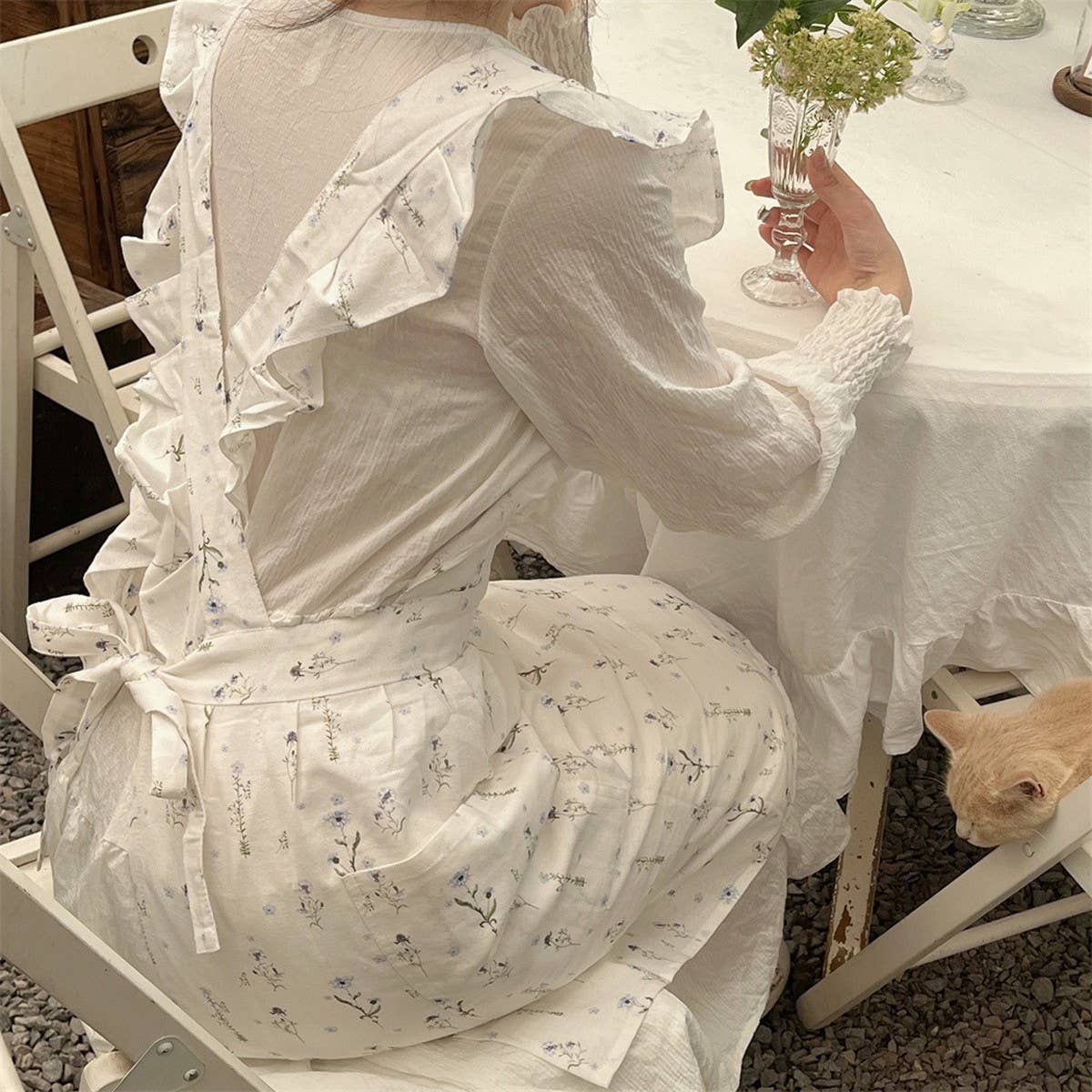 LINES COTTON AND LINEN PRINTED RUFFLED FLORAL APRON_CWMM5816