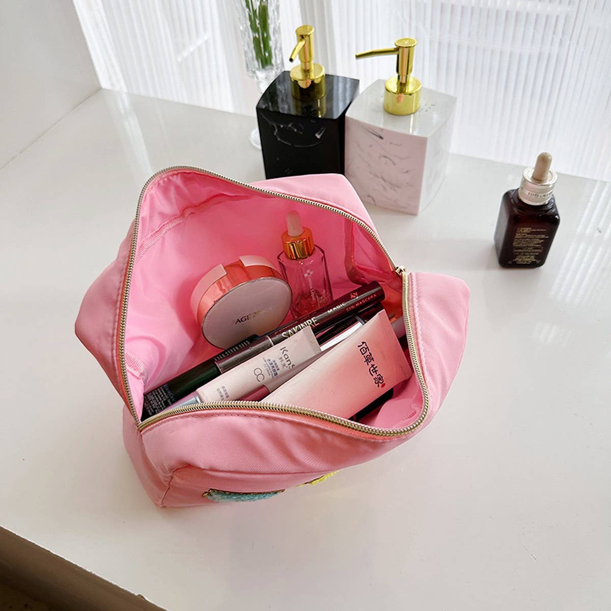 NEW HIGH VALUE LETTER HAND HELD COSMETIC BAG_CWAB4448