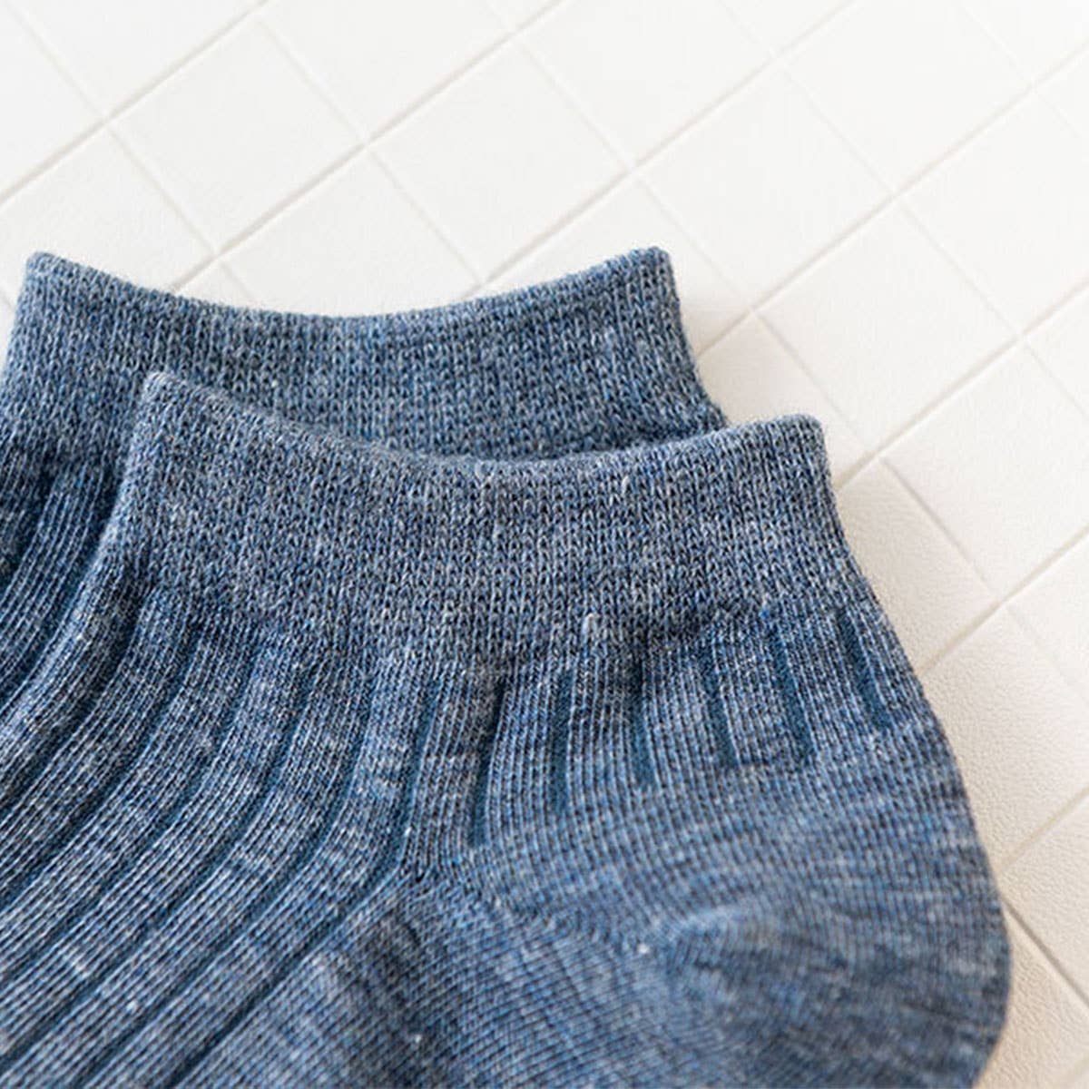 SOLID VERTICAL STRIPES BREATHABLE ANKLE SOCKS_CWMS032