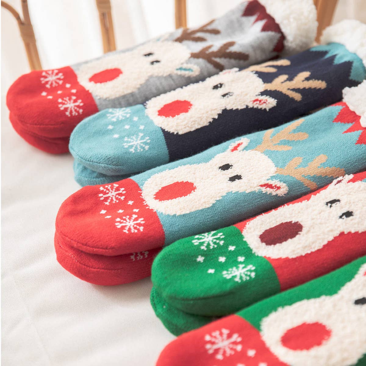 CHRISTMAS STOCKING PLUSH INDOOR SLIPPERS_CWMS0723