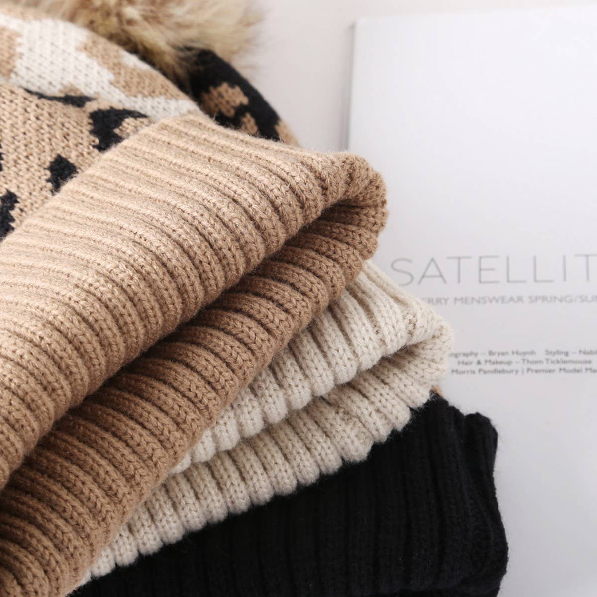 CASUAL WARM LEOPARD FUR BALL PATTERN KNITTED HAT_CWAH2174