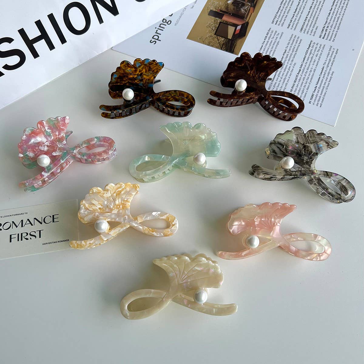 GINKGO LEAF PEARL ACETATE HAIR CLAW CLIP FOR WOMEN_CWAHA5785