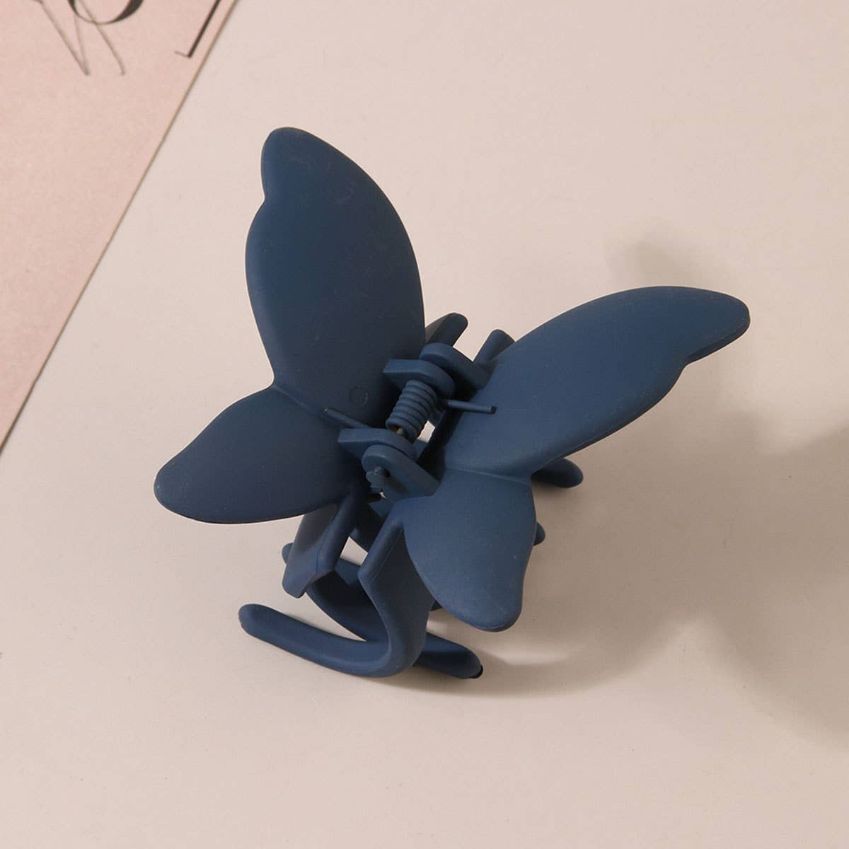MATTE BUTTERFLY HAIR CLAW CLIP STRONG STYLISH_CWAHA0087