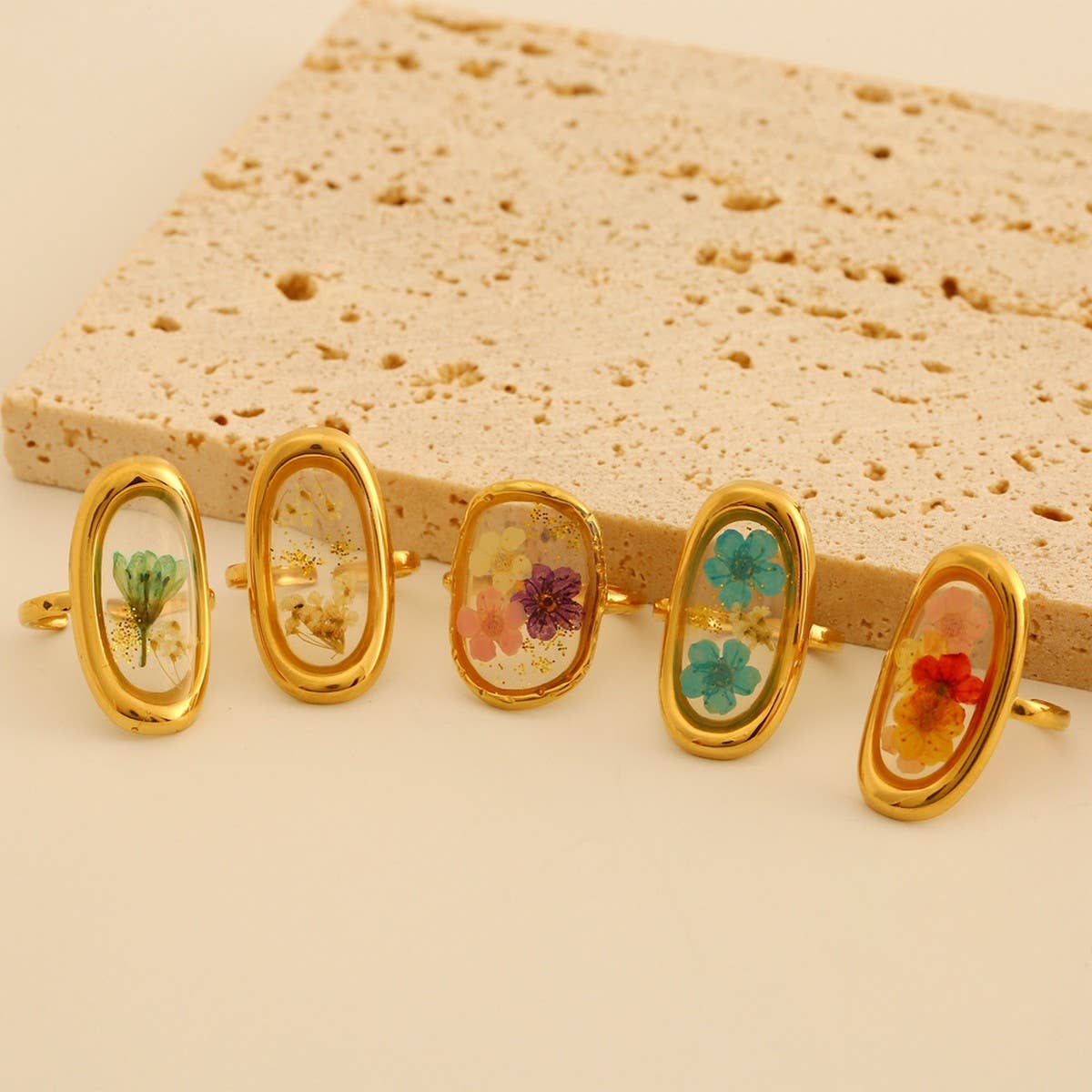ADJUSTABLE OPEN RING WITH DRIED FLOWERS MULTI COLOR_CWMM8929