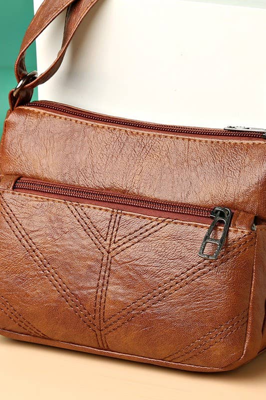 SOFT LEATHER SQUARE MESSENGER BAG_CUAB0036