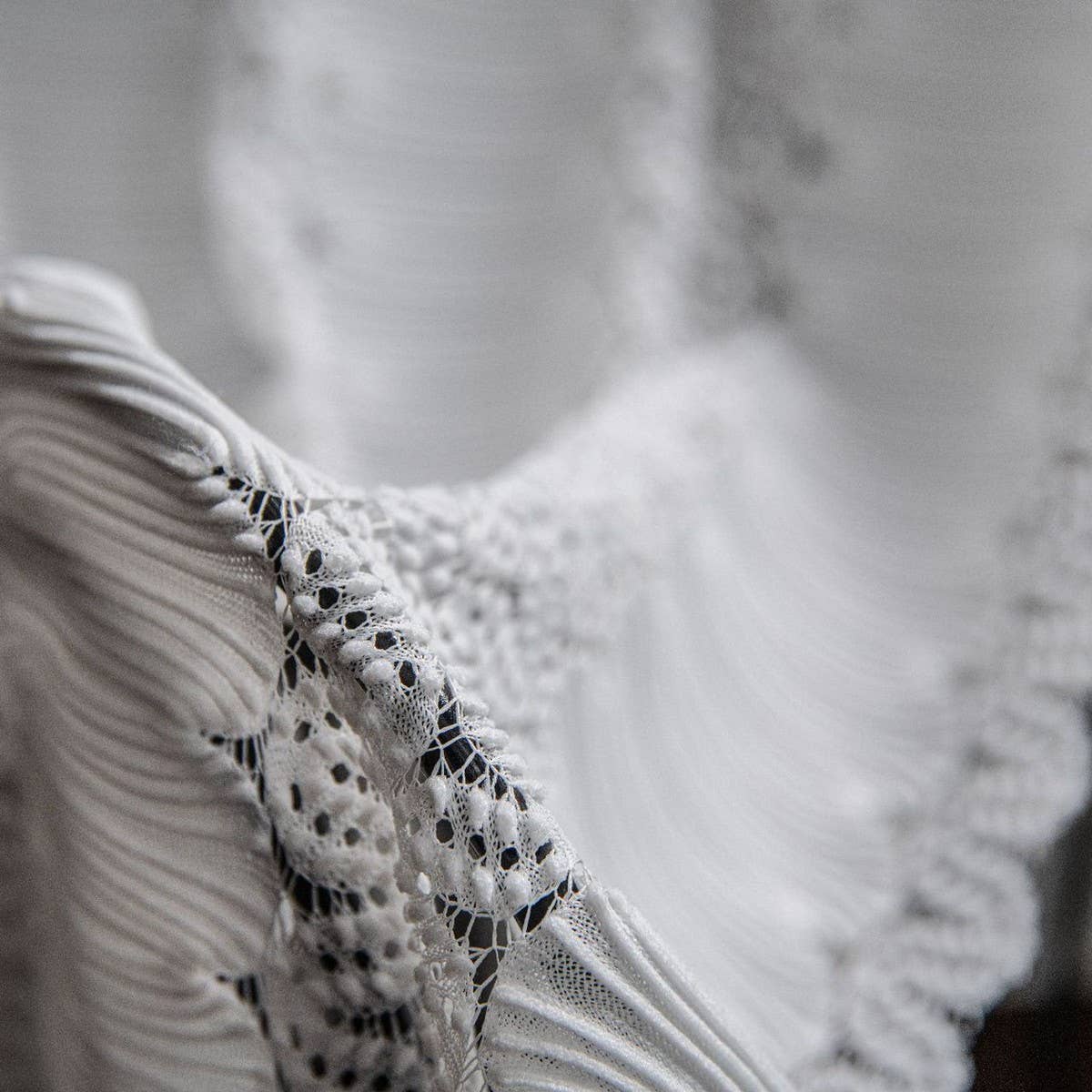 LACE HOLLOW WHITE TABLE DECORATION TABLECLOTH_CWMM1000