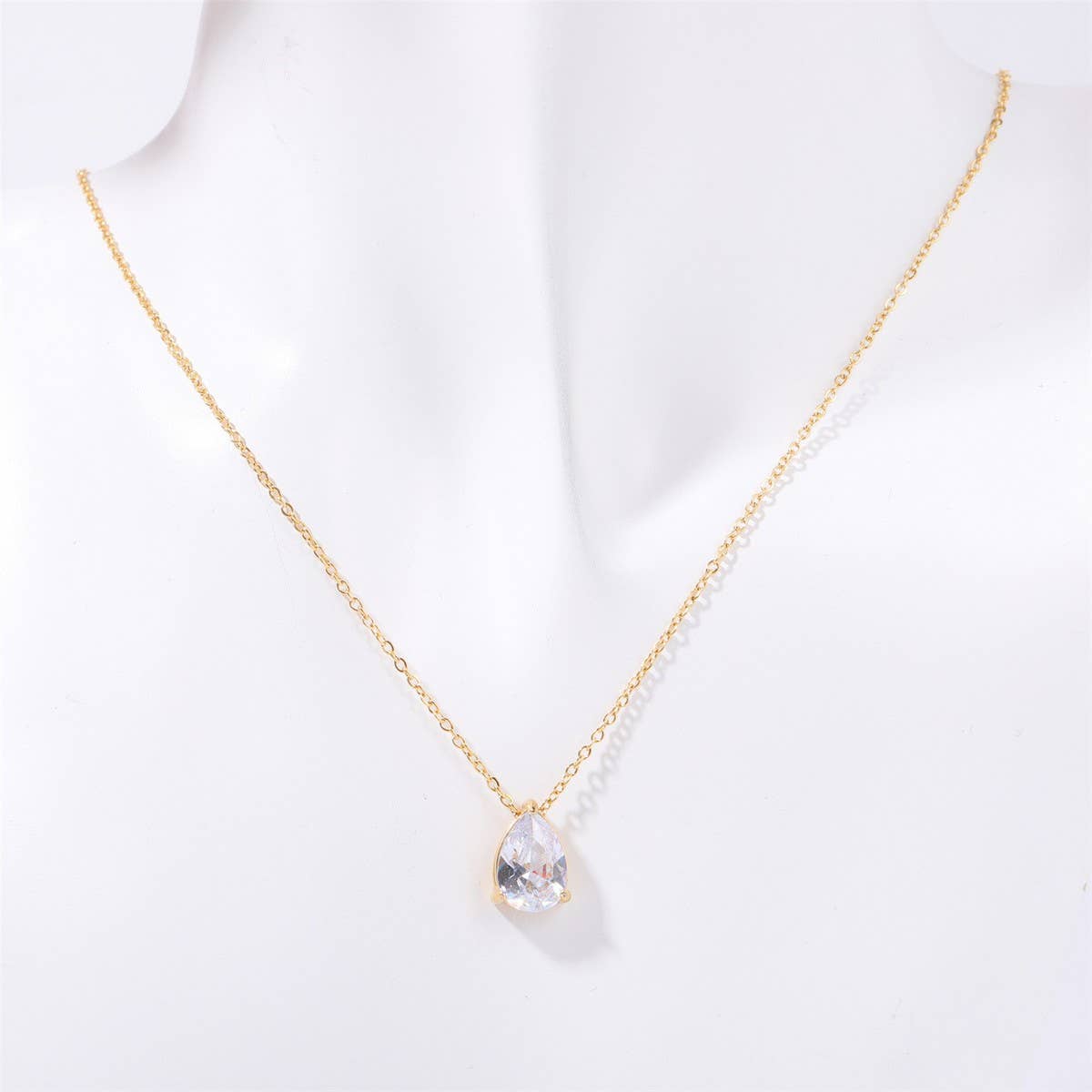 TEARDROP ZIRCON DECEMBER BIRTHSTONE NECKLACE_CWMM5534
