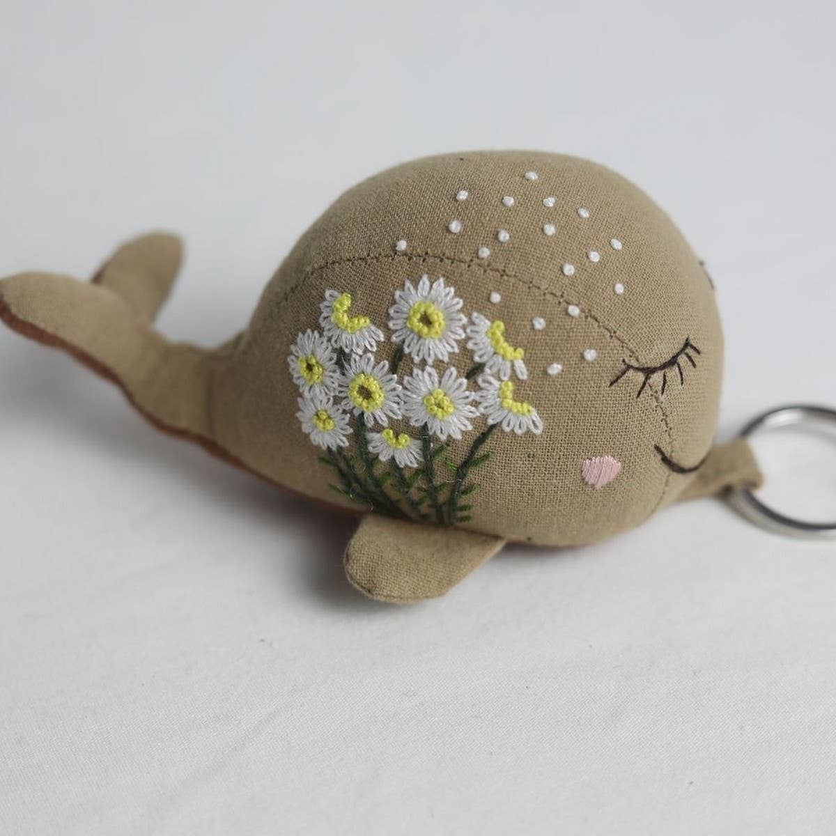 HAND EMBROIDERED WHITE FLOWER WHALE PLUSH CHARM_CWMM6020