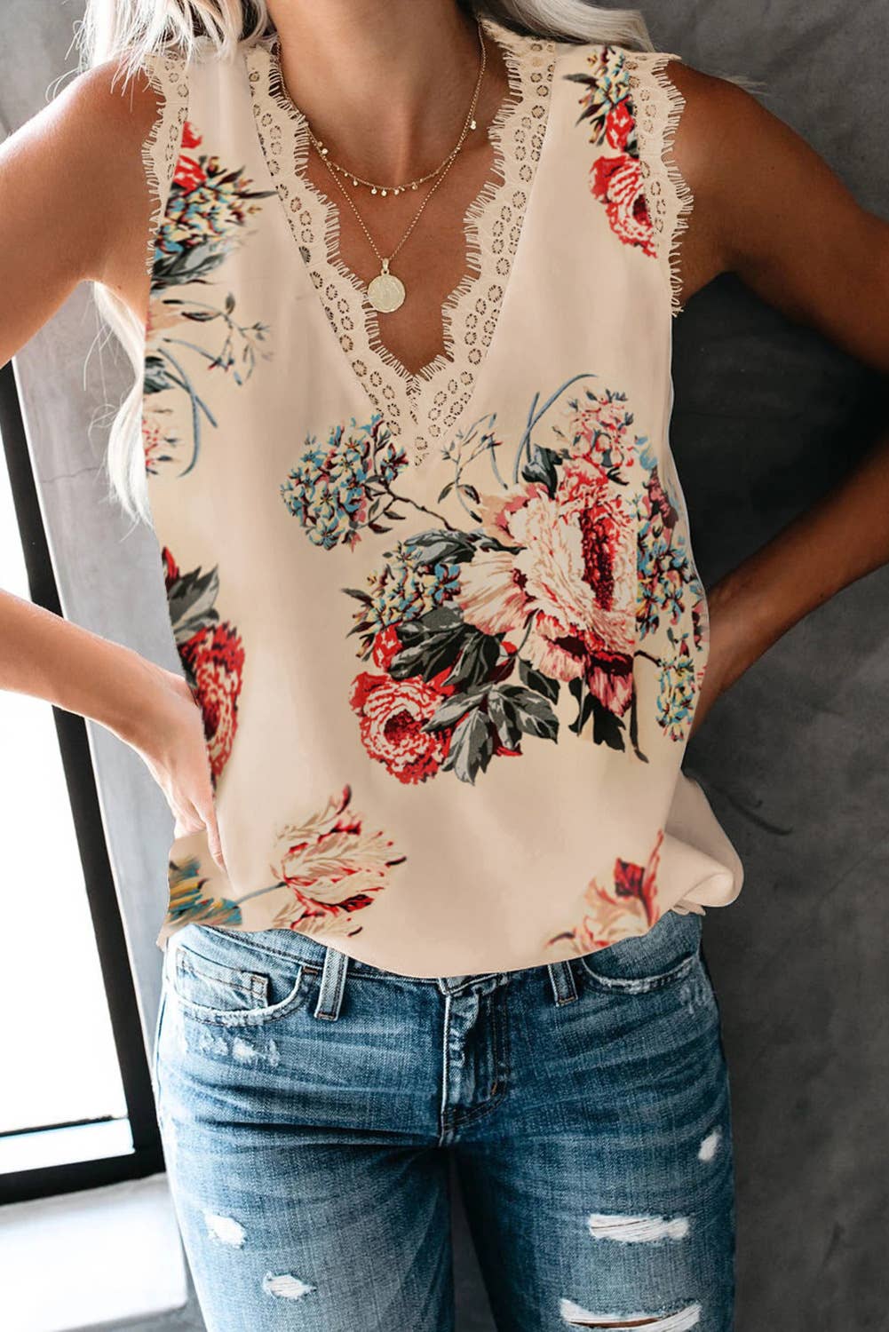 V-Neck Eyelash Lace Sleeveless Print Top