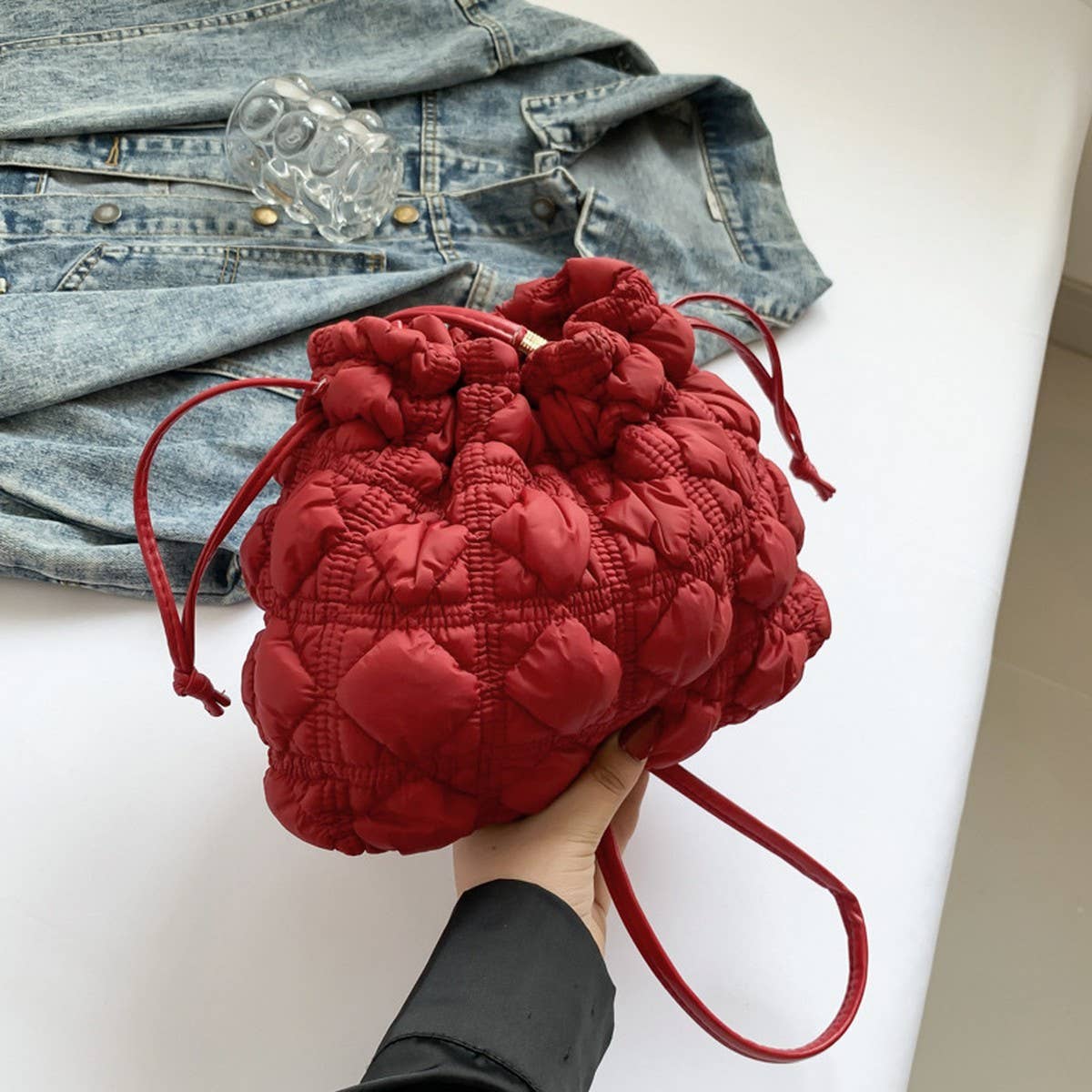 QUILTED CLOUD BUCKET BAG NYLON DRAWSTRING HANDBAG_CUAB00485