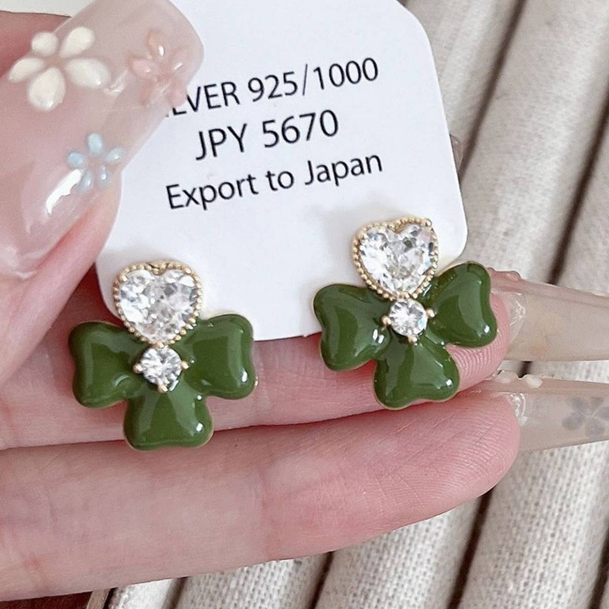 GREEN HEART FLOWER EARRINGS_CWAJE2042