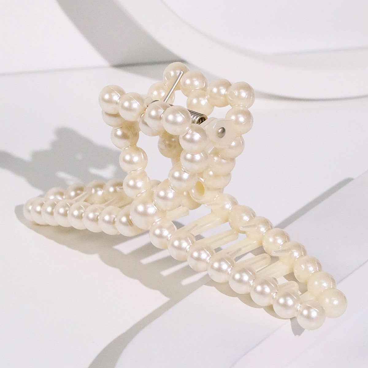 Chic Pearl Heart Claw Clip Minimalist Hair Grip