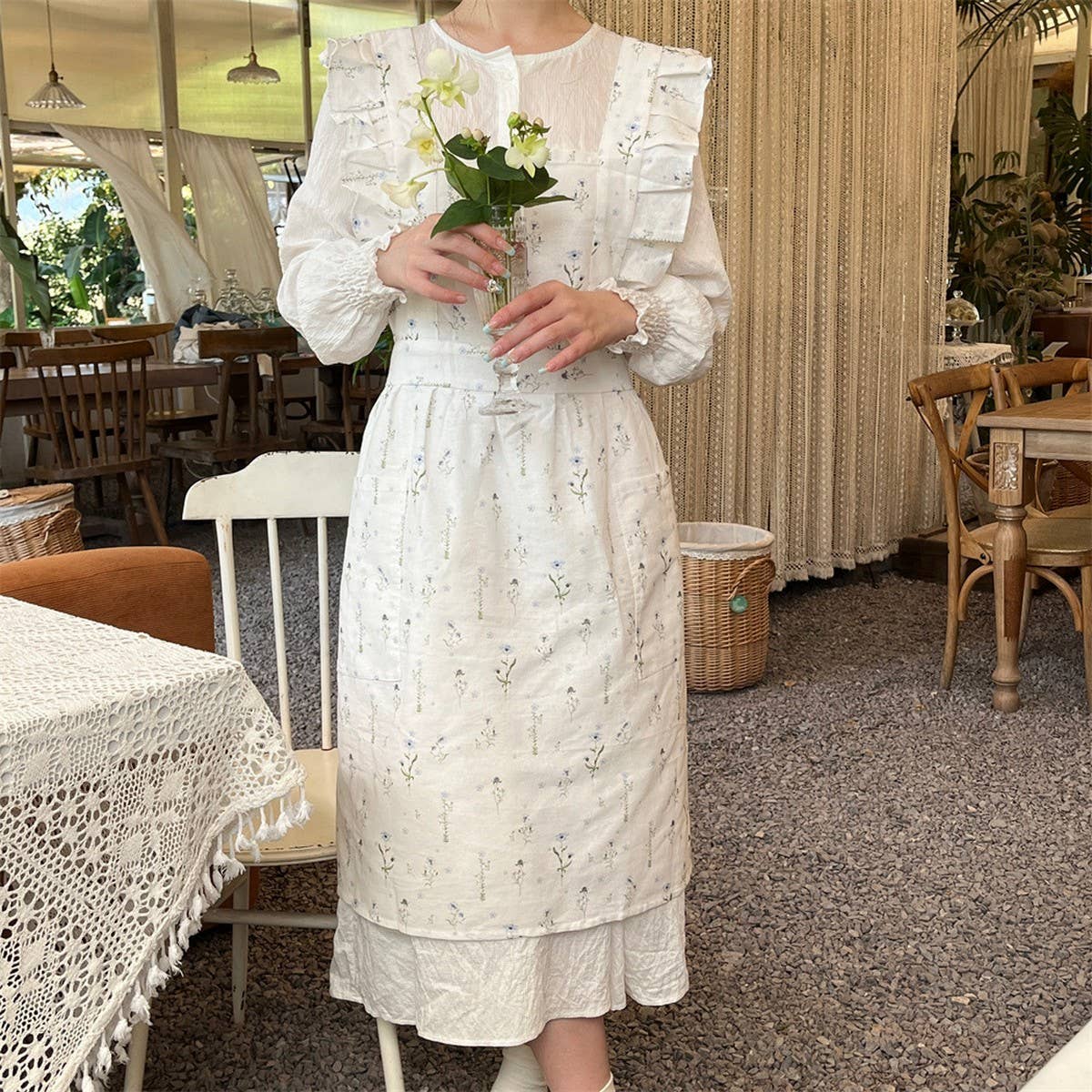 LINES COTTON AND LINEN PRINTED RUFFLED FLORAL APRON_CWMM5816