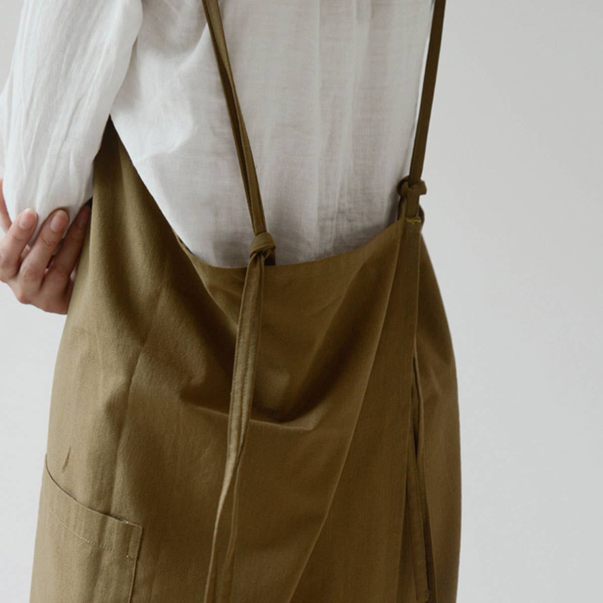 ADJUSTABLE COTTON LINEN APRON WITH POCKETS_CWMM3291