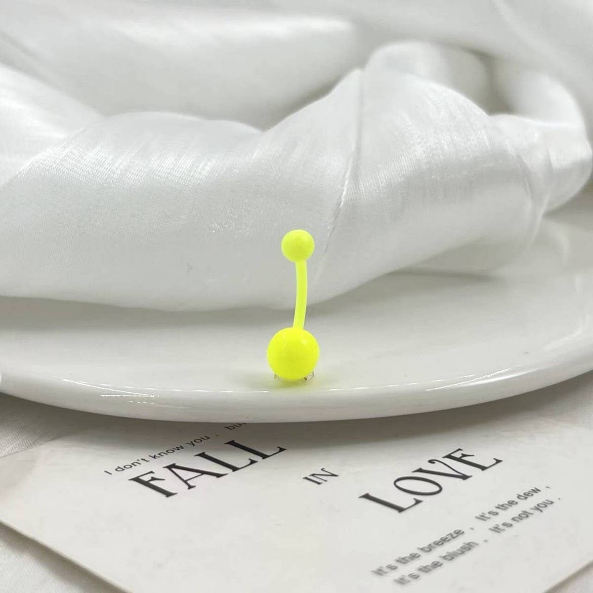 GLOW IN DARK BELLY RING UV FLEXIBLE BAR_CWMM9184