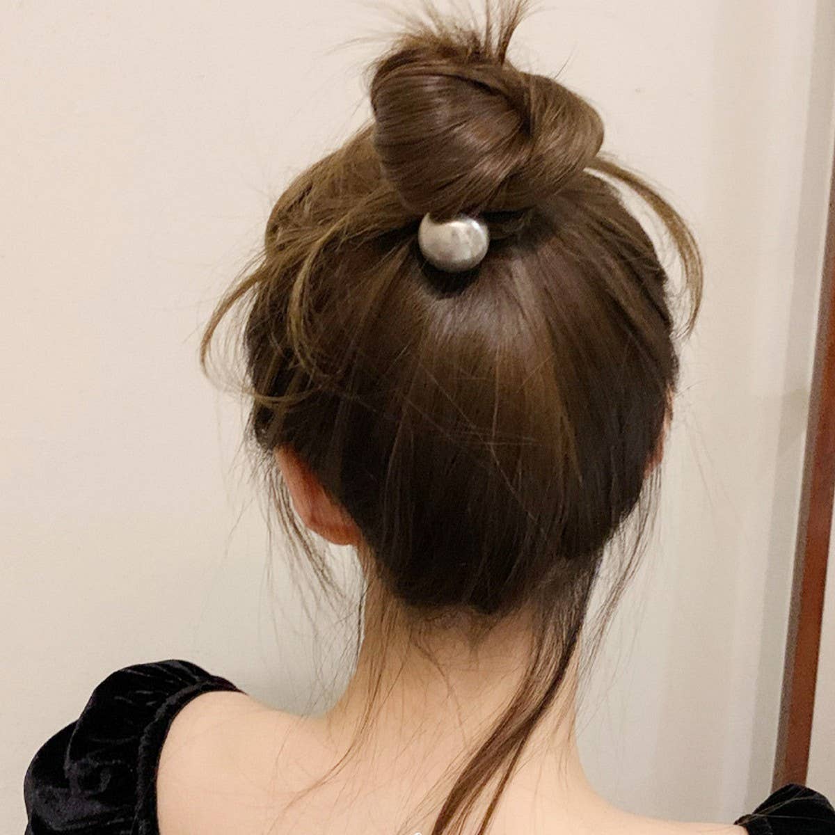 RETRO BRUSHED GOLD BALL MINIMALIST HAIR SCRUNCHIES_CWAHA2658