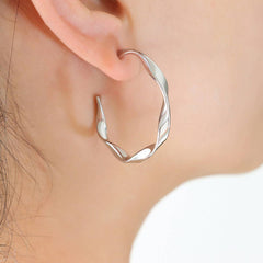 18K GOLD PLATED TWISTED C TYPE STUD EARRINGS_CWAJE0558