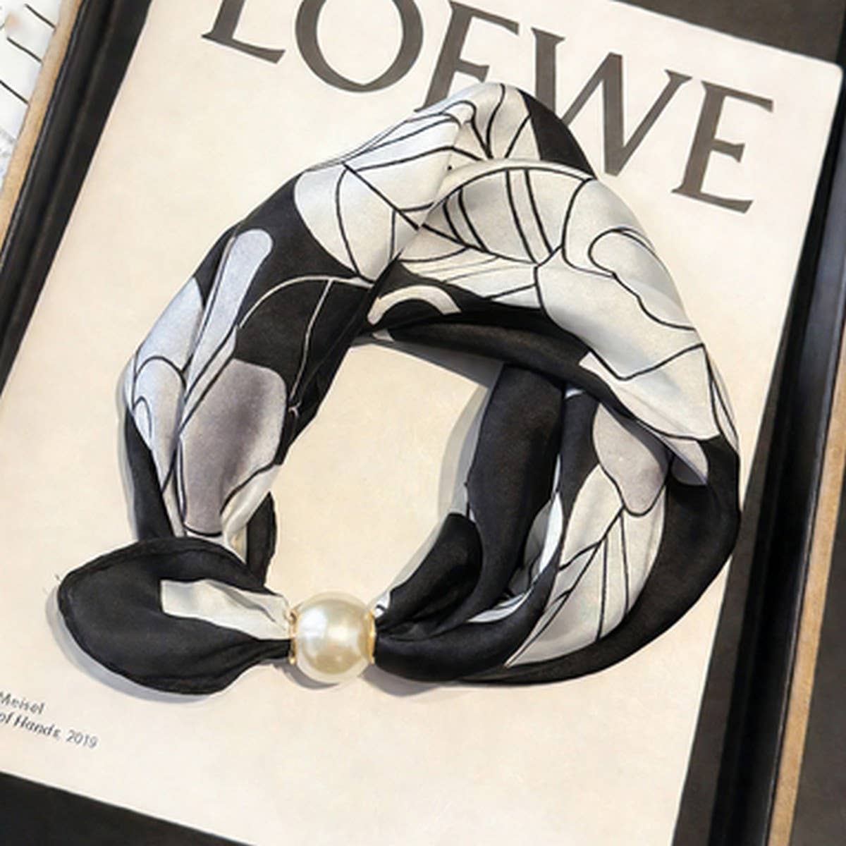 Ivory Pearl Magnetic Skinny Neck Scarf_Cwasc03933