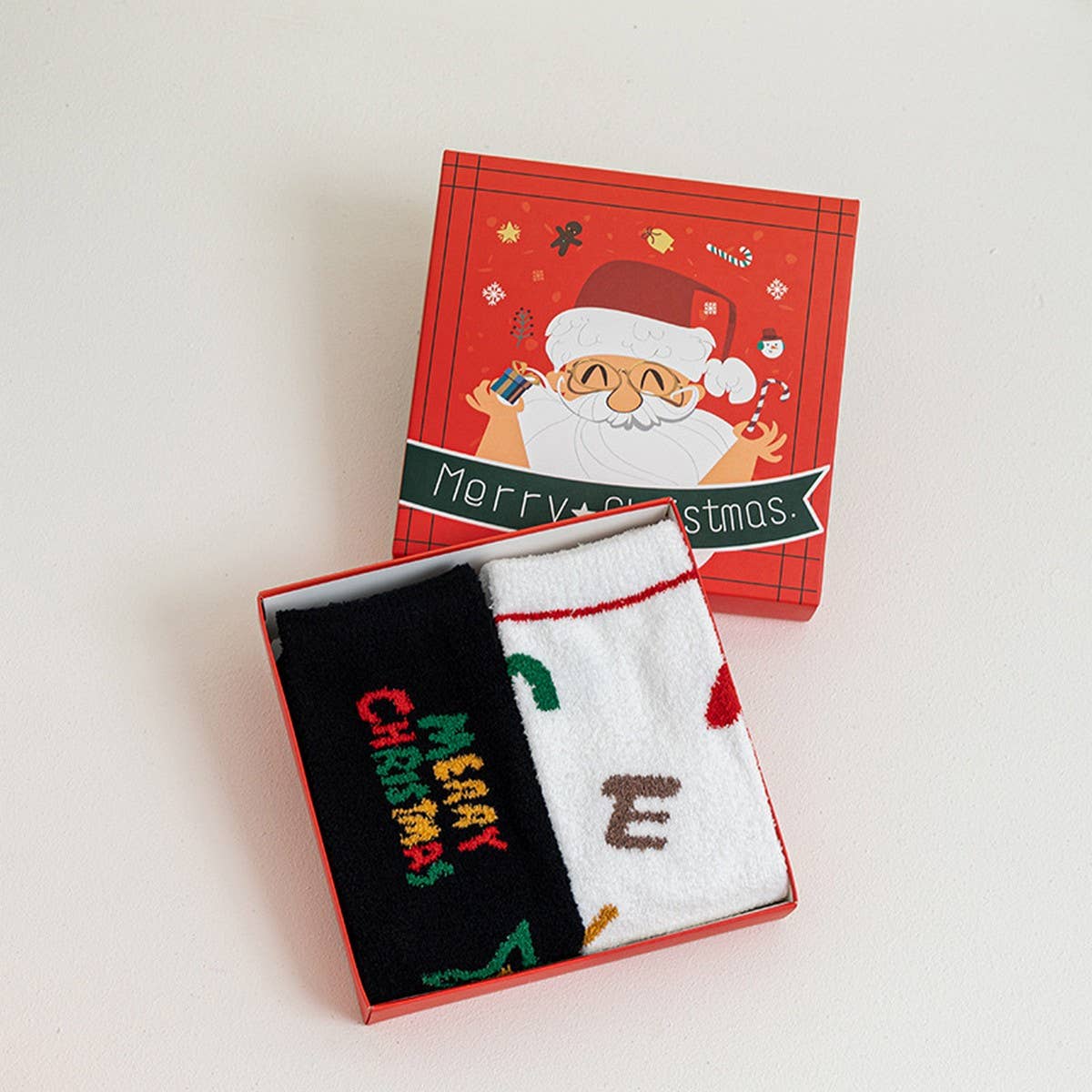 2 PAIRS OF WARM AND THICK CHRISTMAS SOCKS IN A BOX_CWMS0968