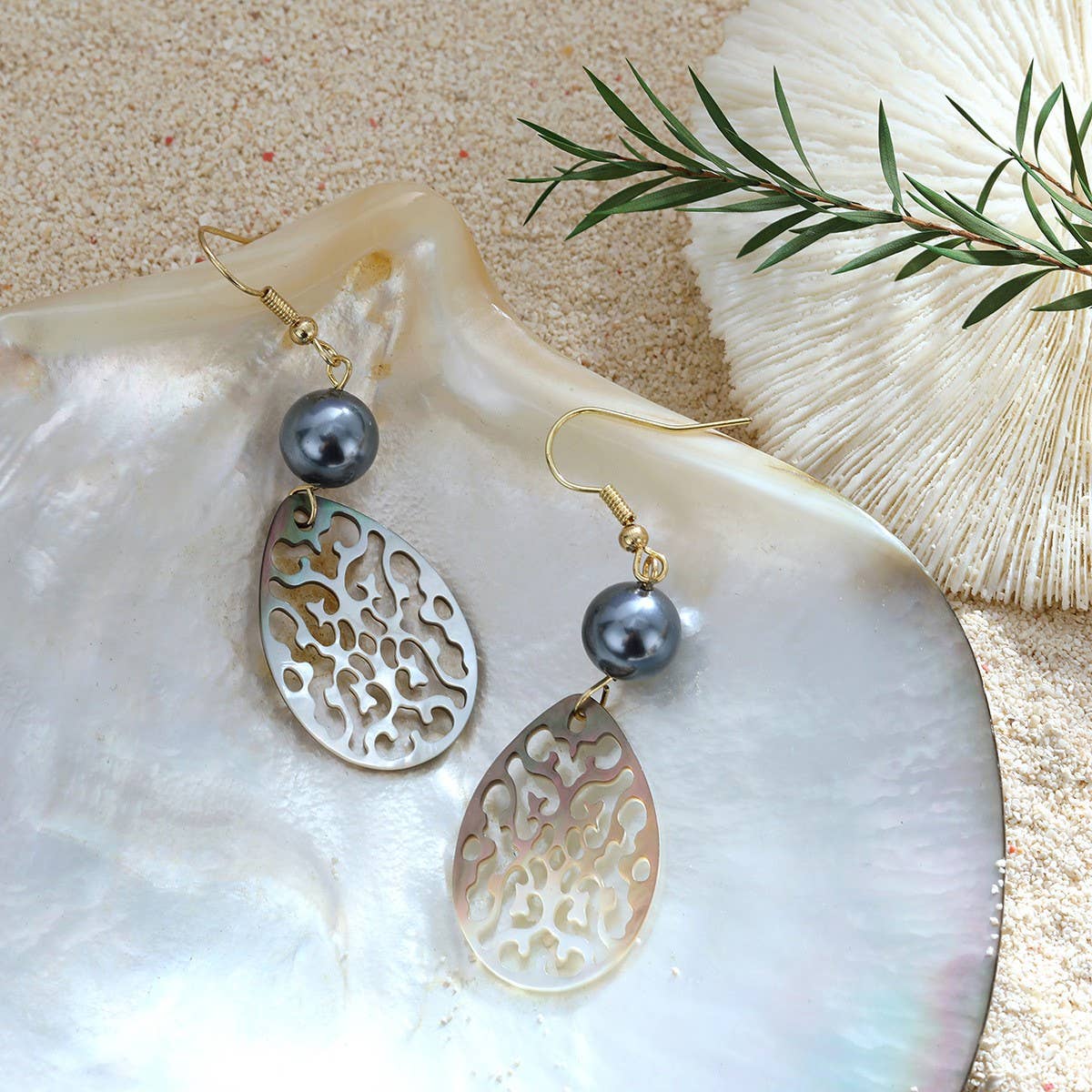 CREATIVE HOLLOW CARVED NATURAL SHELL EARRINGS_CWMM4266