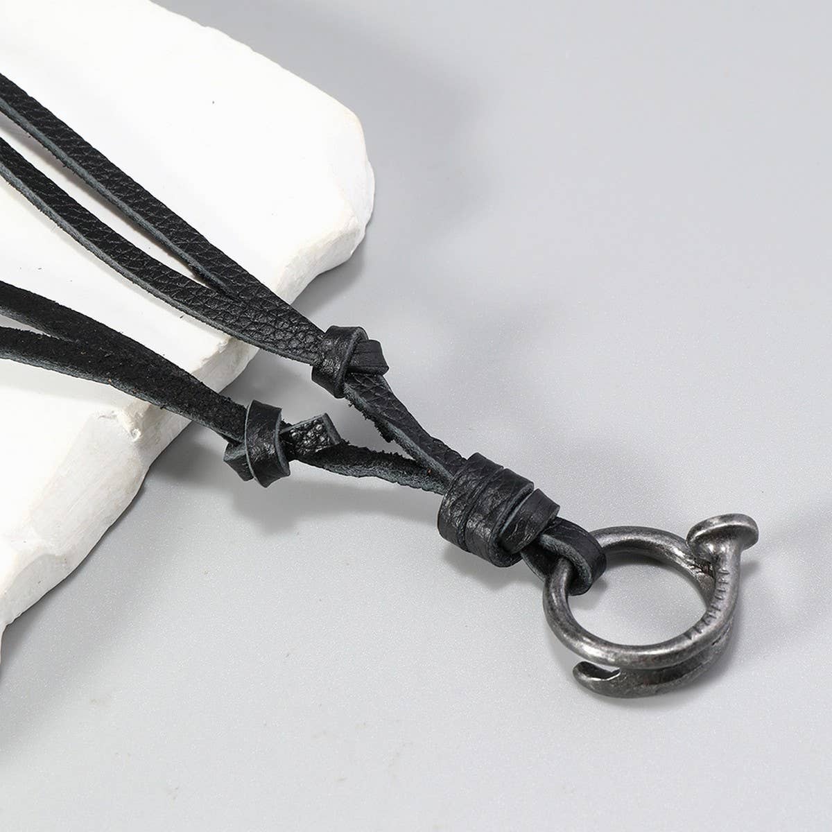 CREATIVE ADJUSTABLE VINTAGE COWHIDE NECKLACE_CWMM4592