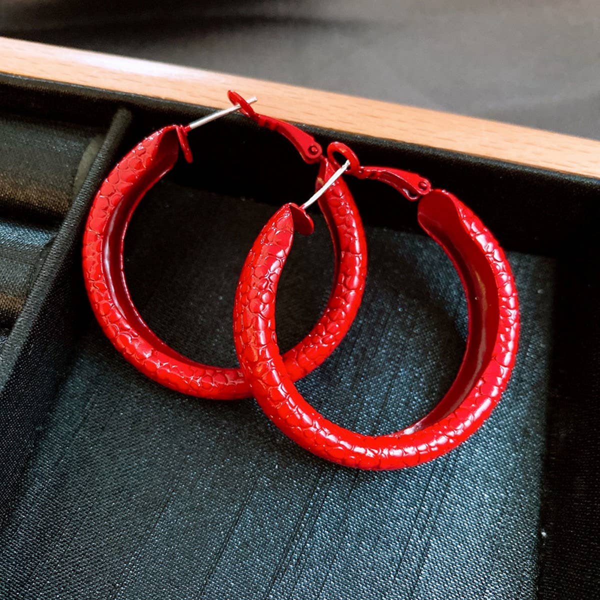 RED POLKA DOT GEOMETRIC RETRO ROUND EARRINGS_CWAJE2454