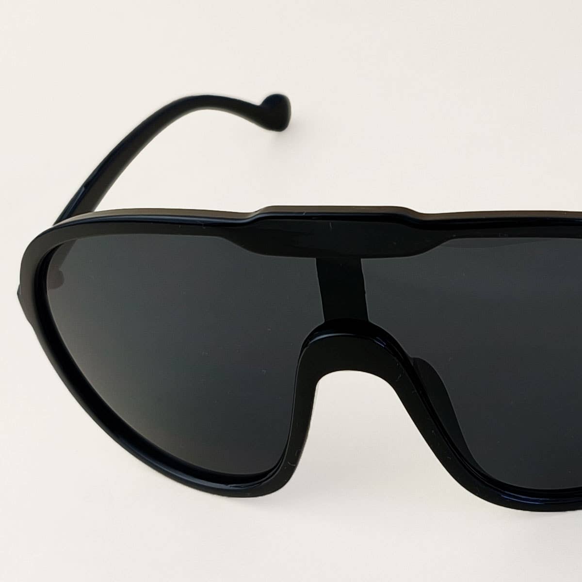 OVERSIZED FRAME ONE PIECE SUNGLASSES UNISEX_CWASG0282