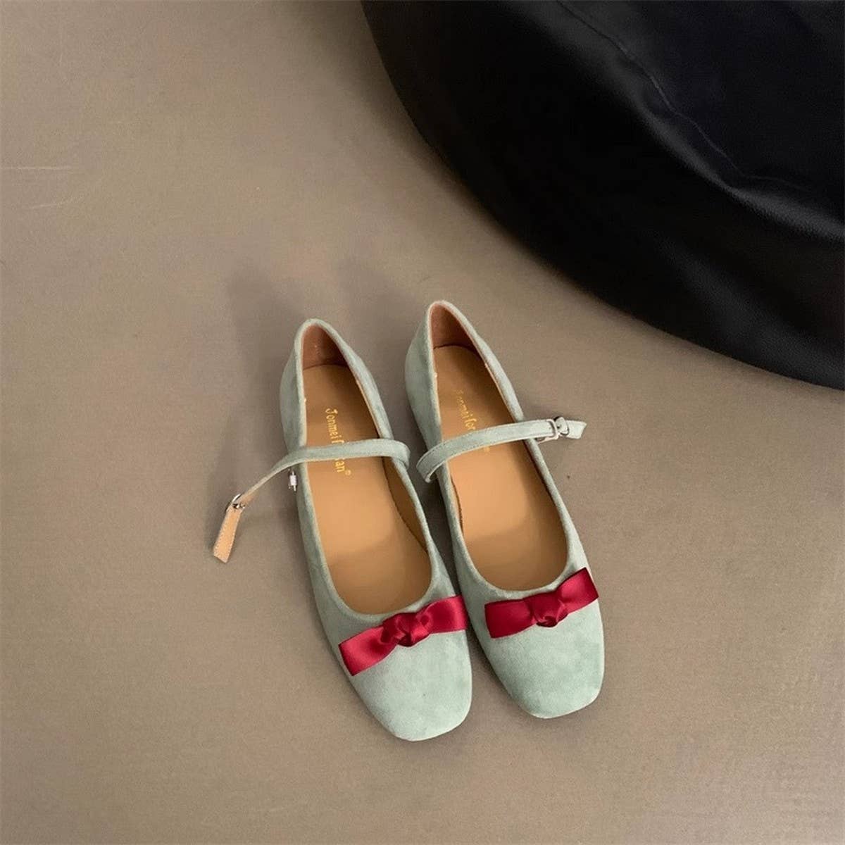 BOW SQUARE TOE MARY JANES WITH COLOR BLOCK_CWSHF0161