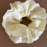 4 LAYER LACE FLORAL SCRUNCHIE WITH STRONG HOLD_CWAHA5520