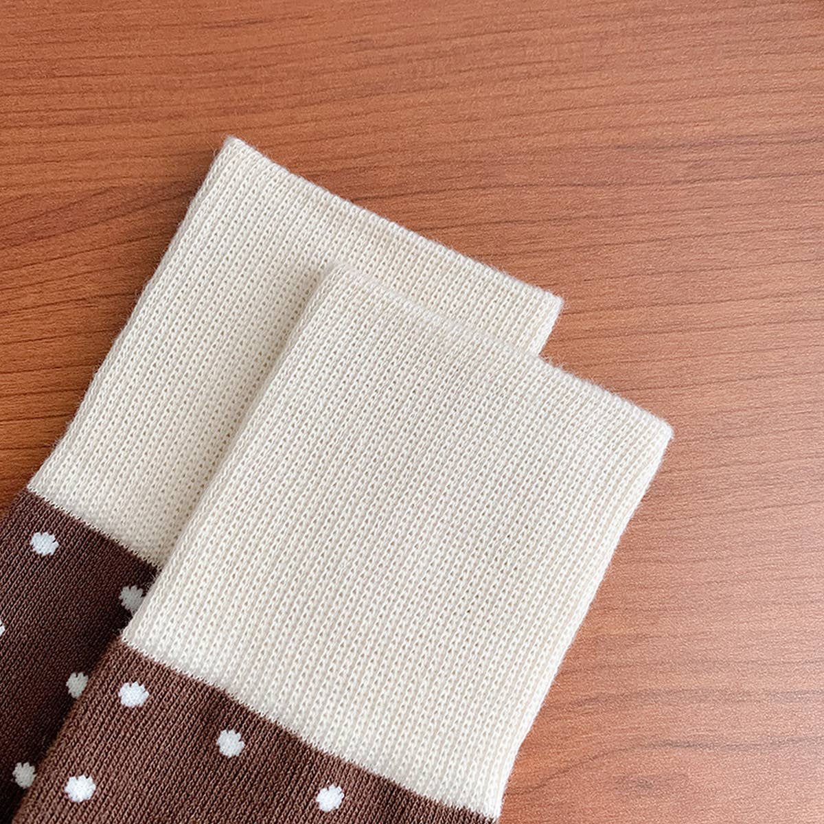 CONTRAST COLOR RETRO POLKA DOT SOCKS_CWMS0962