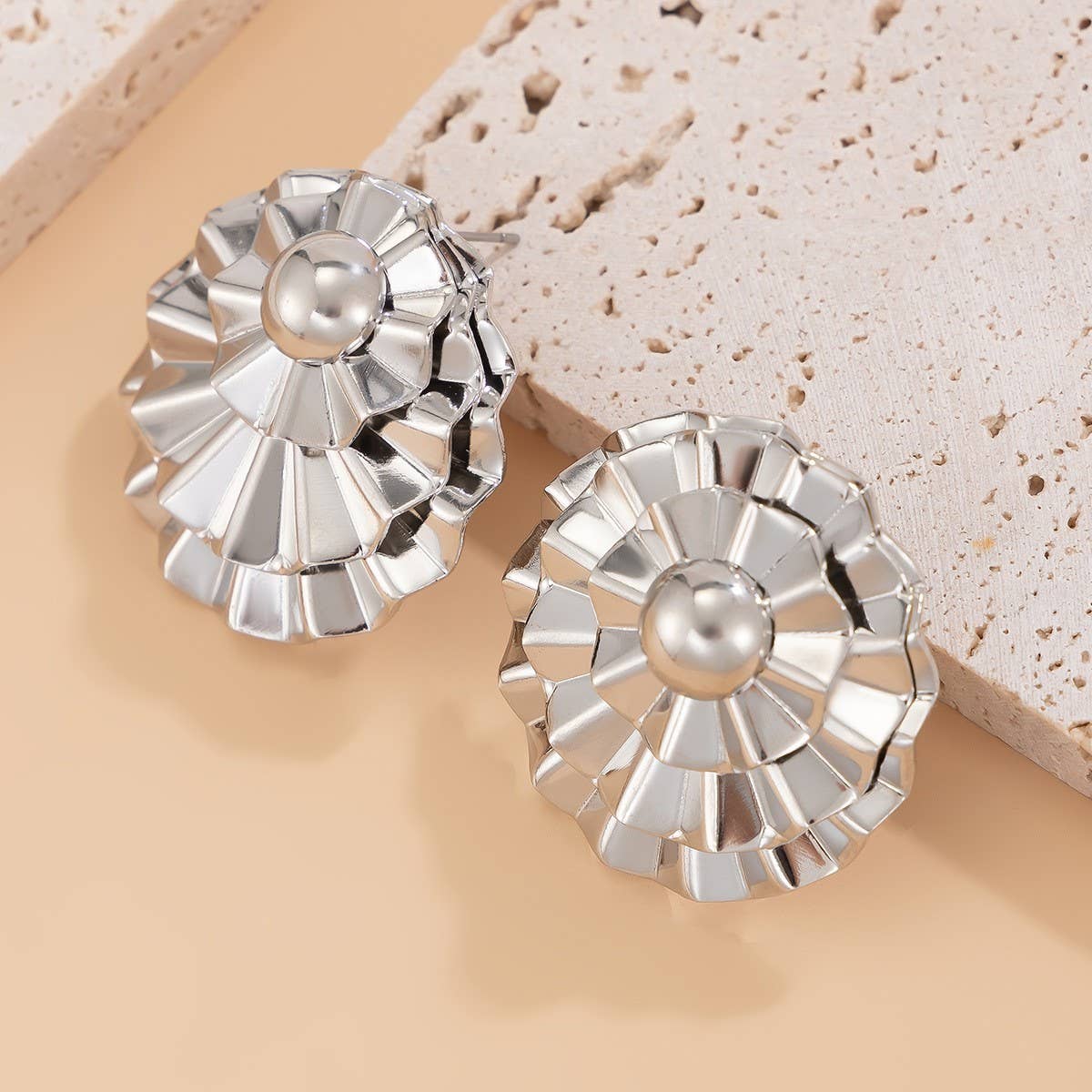 EXAGGERATED RIPPLE TEXTURE ROUND EARRINGS_CWAJE1914