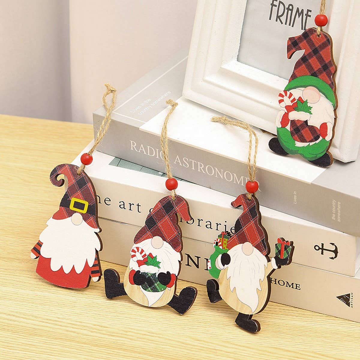 CHRISTMAS DECORATIONS PAINTED WOODEN PENDANTS_CWMM2650