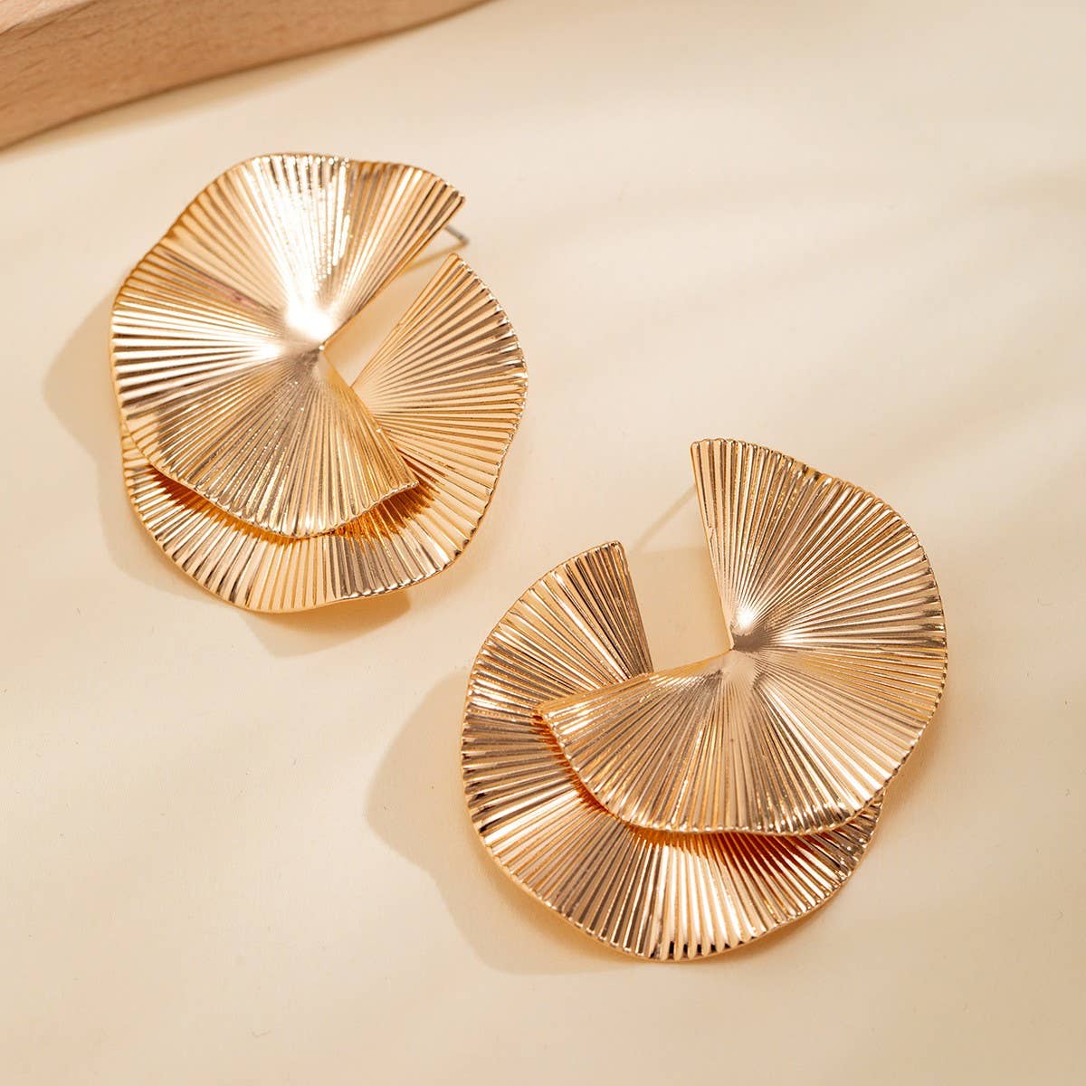 NEW VERSATILE TWISTED DESIGN FASHION EARRINGS_CWMM3225