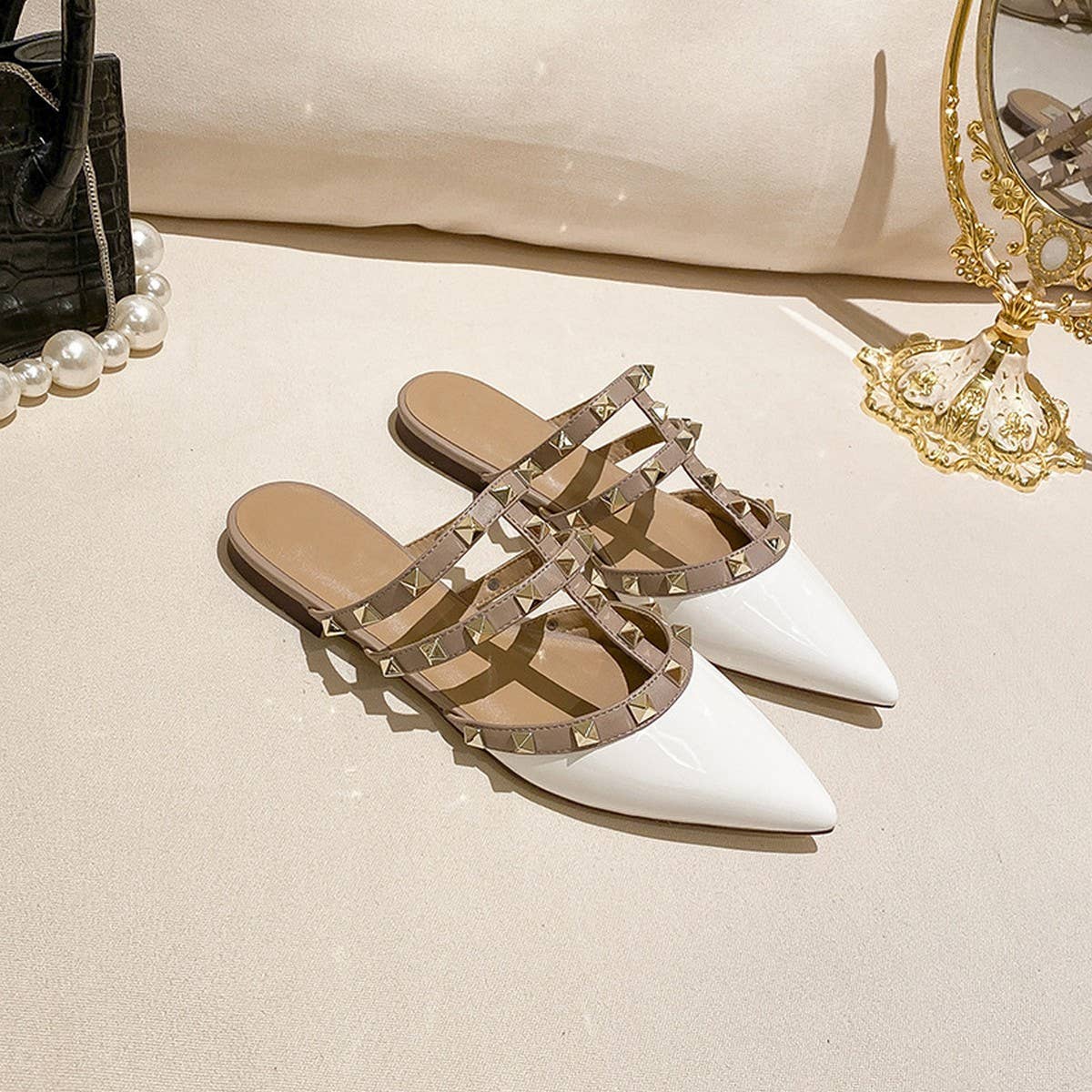 FASHIONABLE POINTED FLAT SOLE SANDALS_CWSHS0480