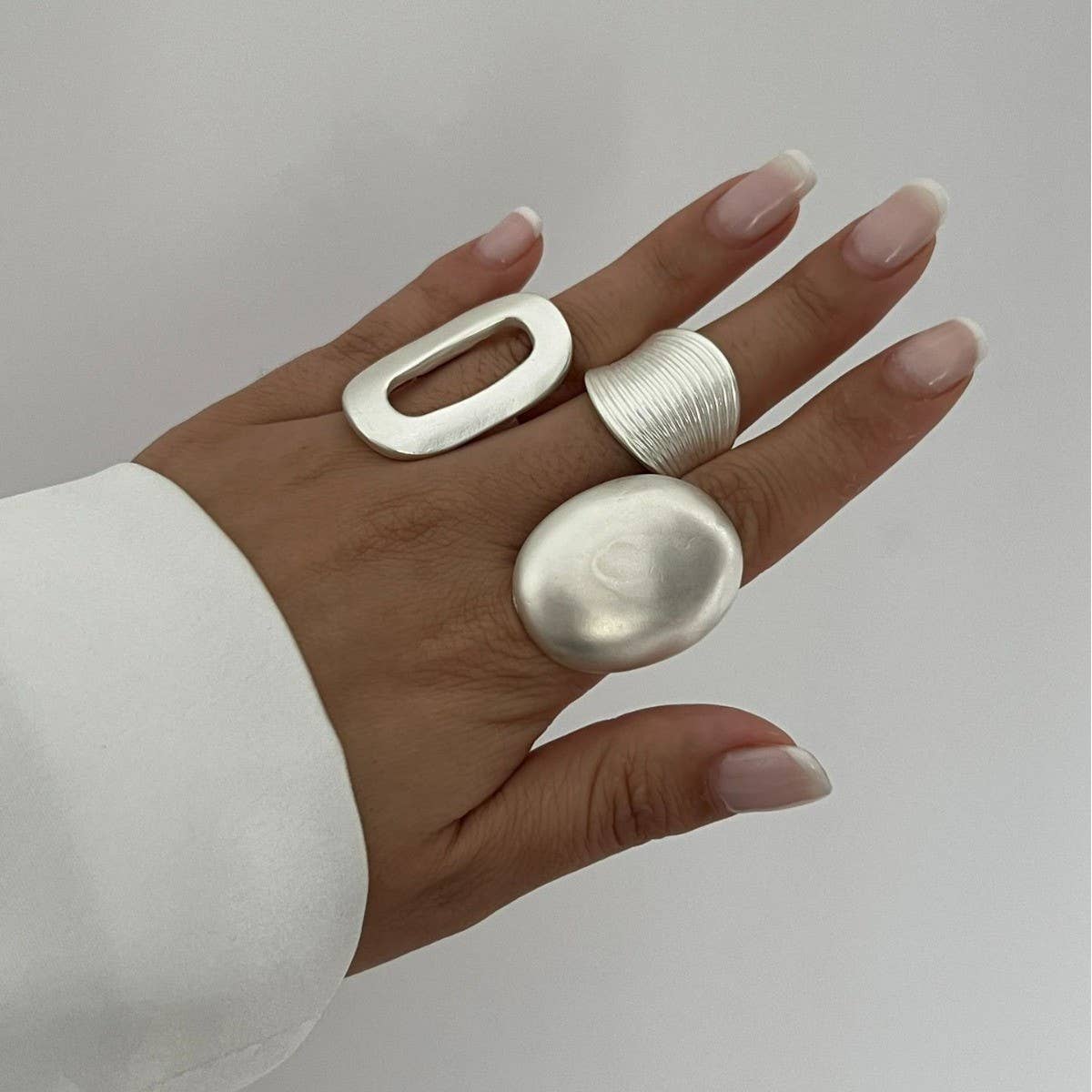 MINIMALIST ELASTIC ADJUSTMENT FLOWER ALLOY RING_CWMM3228