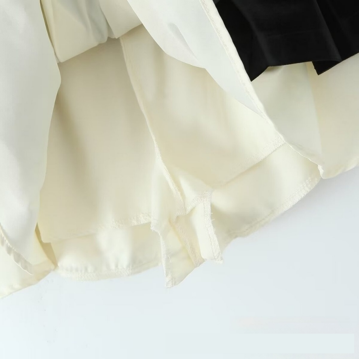 Wome V Vet Panel Pleated Skir Casual Look_Cwdsd8339