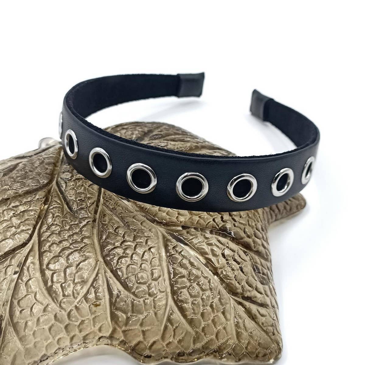 ELEGANT PUNK WIDE PU HEADBAND WITH LARGE STUDS_CWAHA6317