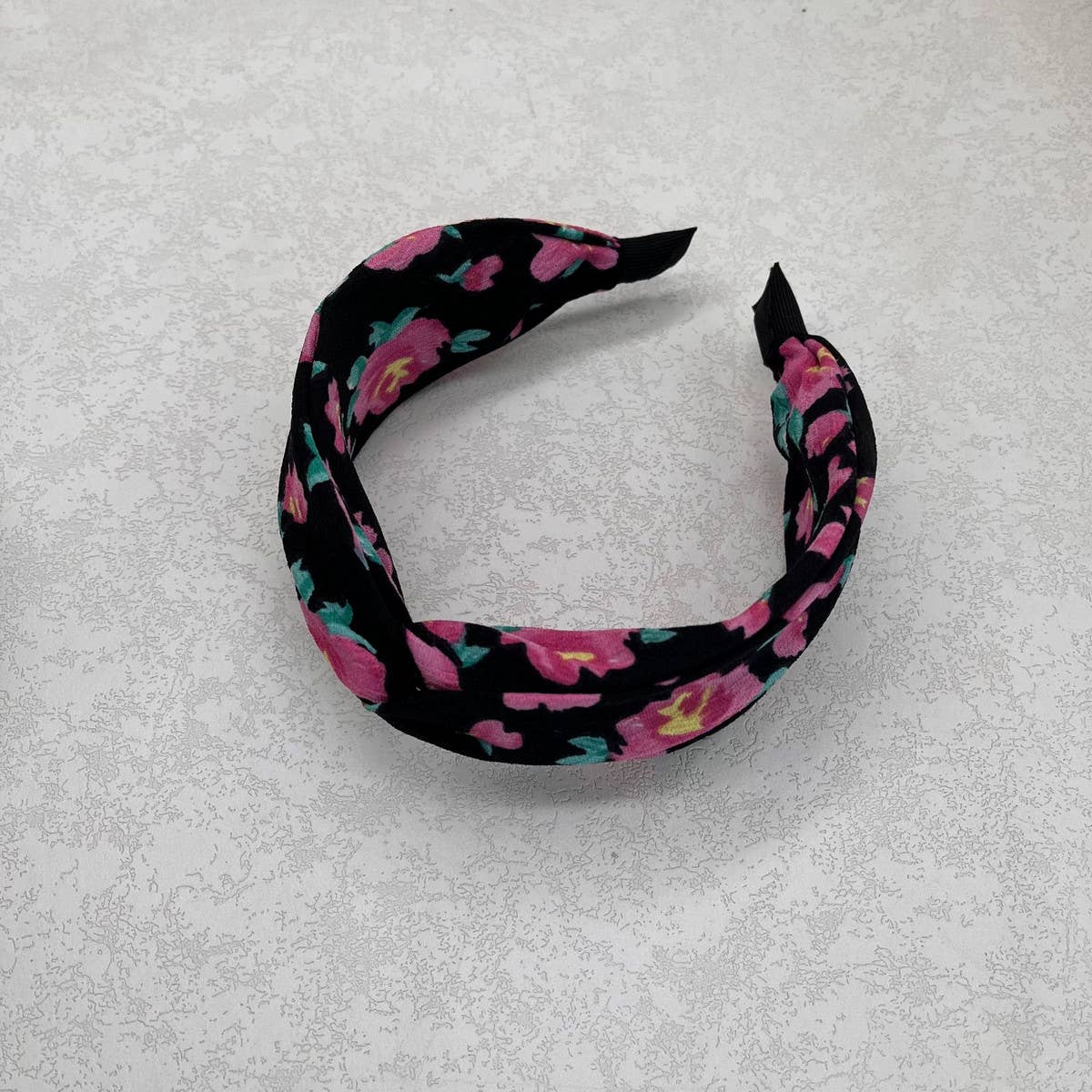 SIMPLE LARGE FLOWER CROSS HEADBAND_CWAHA2581