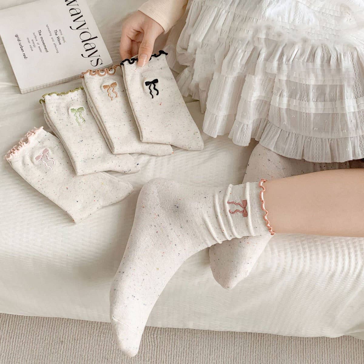 RUFFLE BOWS EMBROIDERED SOCKS FOR WOMEN_CWMS1349