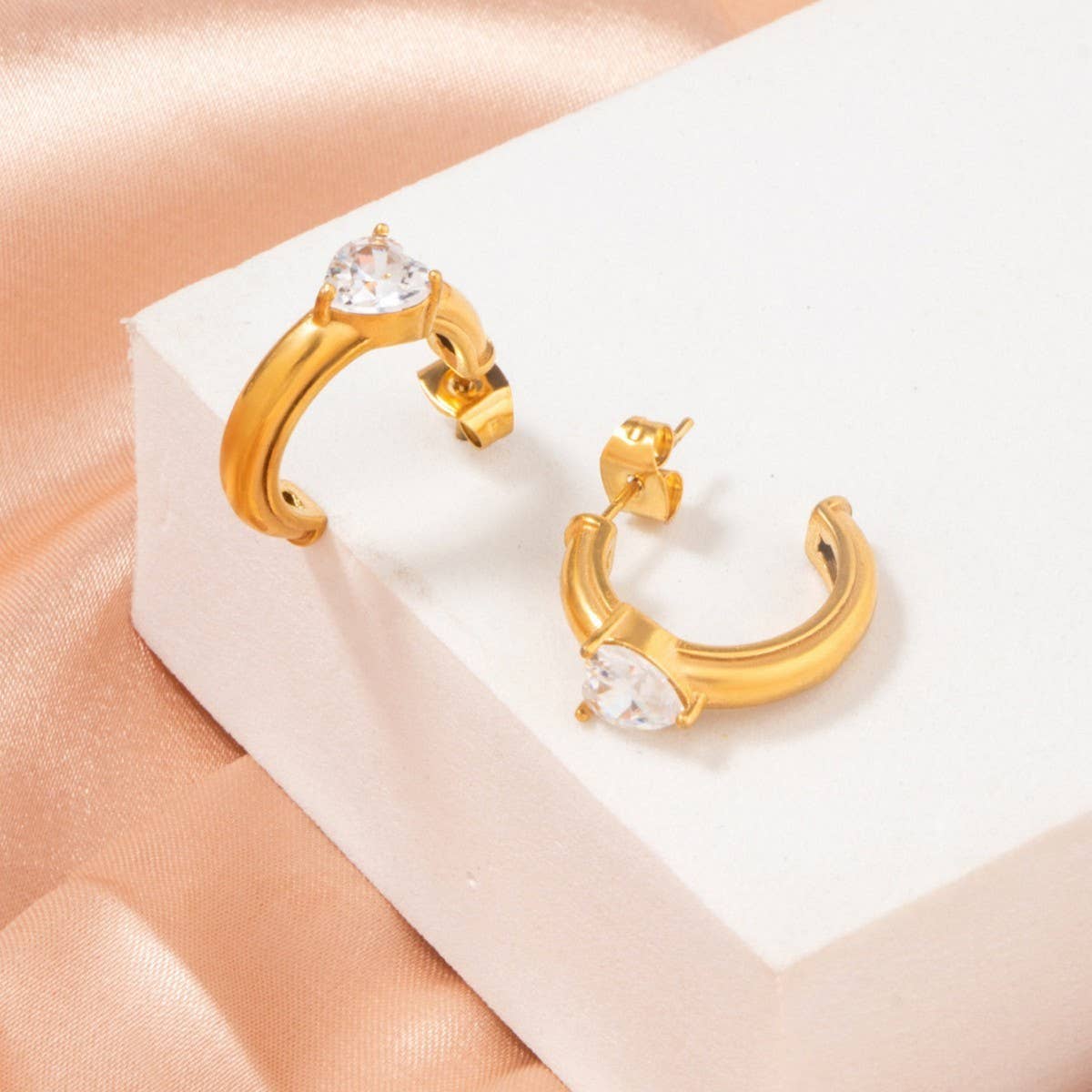 PERSONALIZED C SHAPED DIAMOND EARRINGS_CWMM3619