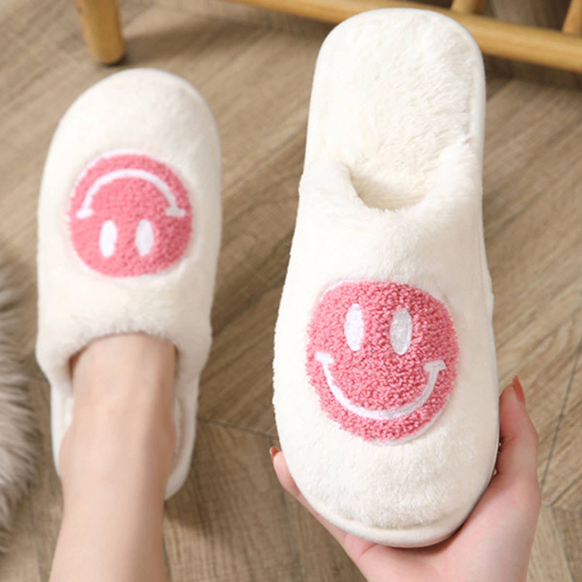 COZY SMILING FACE SLIPPERS FUZZY SLIPPERS WOMEN_CWSHS0249